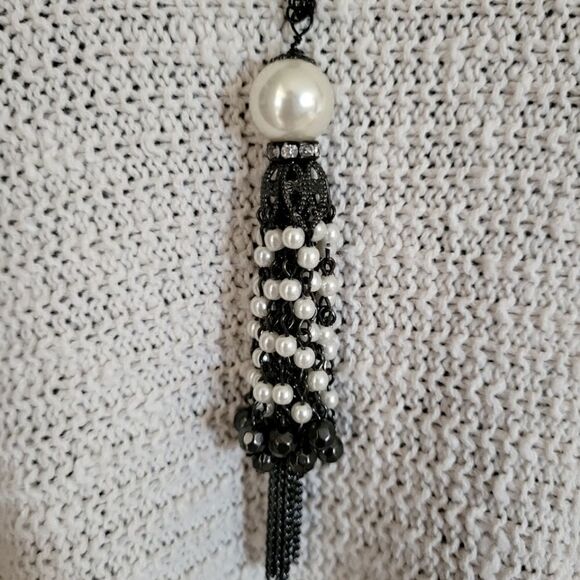 Pearl Tassel Necklace On Black Chain - Picture 3 of 5